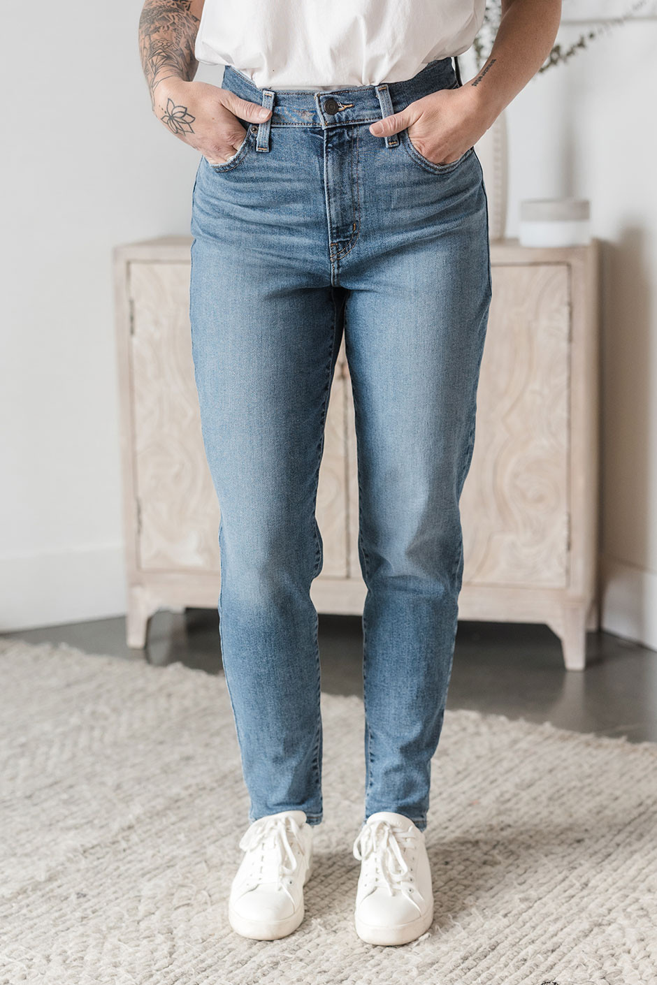 Levi's® HIGH WAISTED MOM - Jeans Tapered Fit - light-blue denim