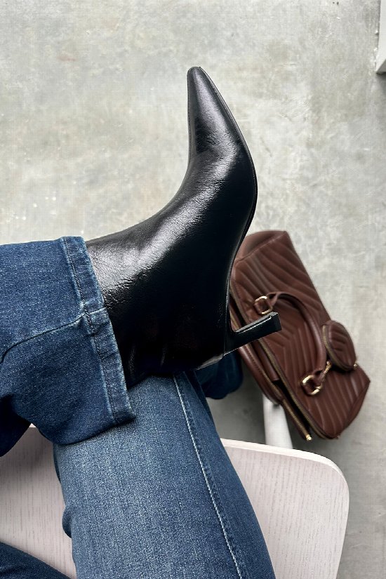 Steve Madden Sleek Boots